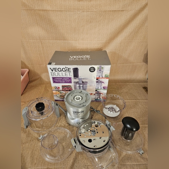 Veggie Bullet 12 piece Set 3 Functions Slice-Shred-Spiralize Food Processor NIB - Picture 6 of 12
